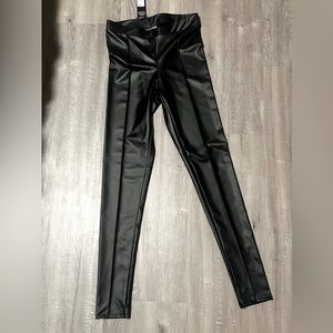 Fitted faux liquid leggings